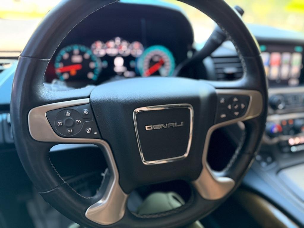 GMC Yukon XL Denali 4WD 2017