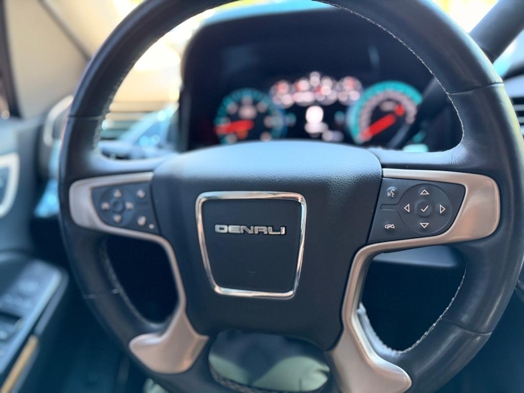 GMC Yukon XL Denali 4WD 2017