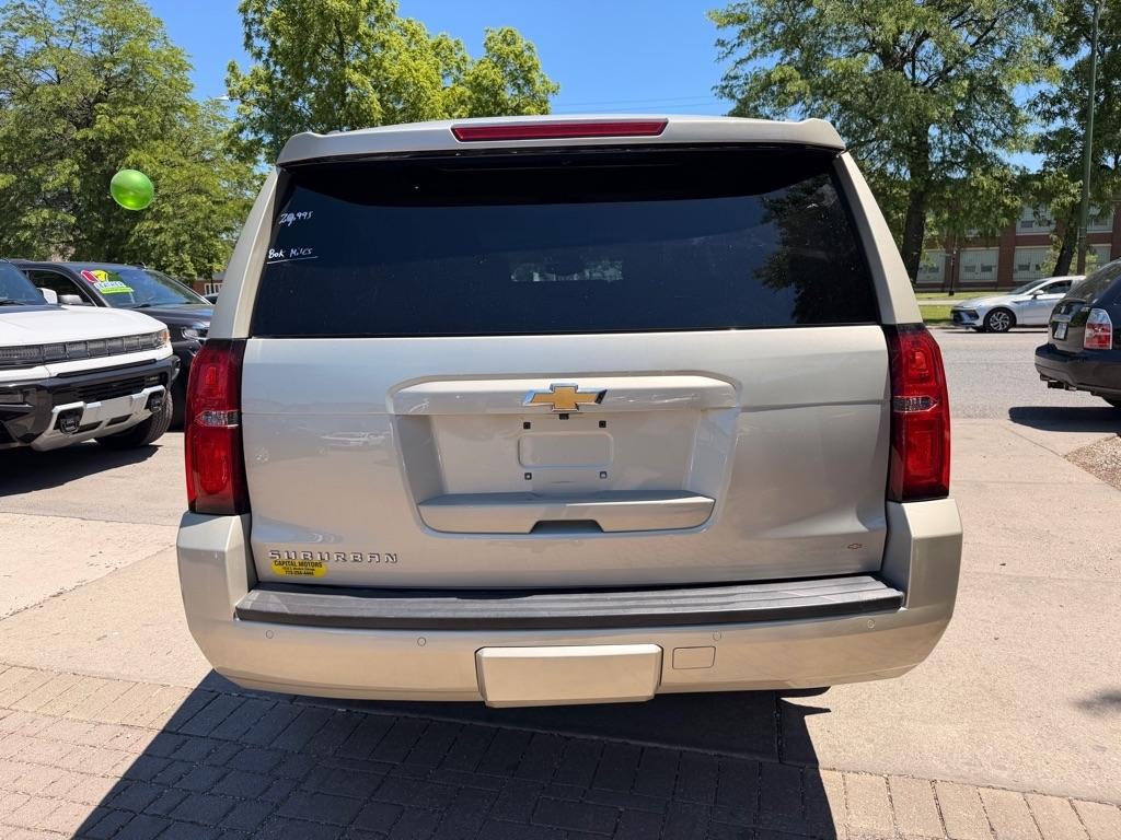 Chevrolet Suburban LT 4WD 2016