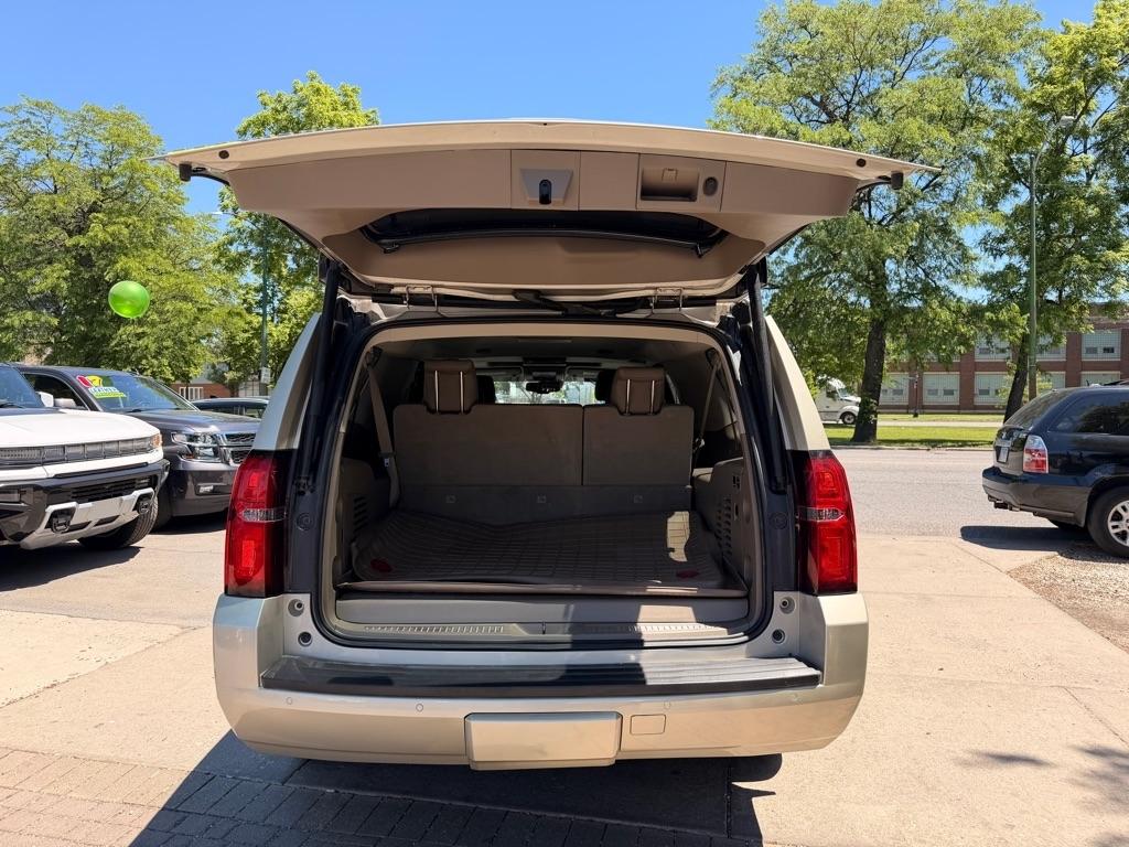 Chevrolet Suburban LT 4WD 2016