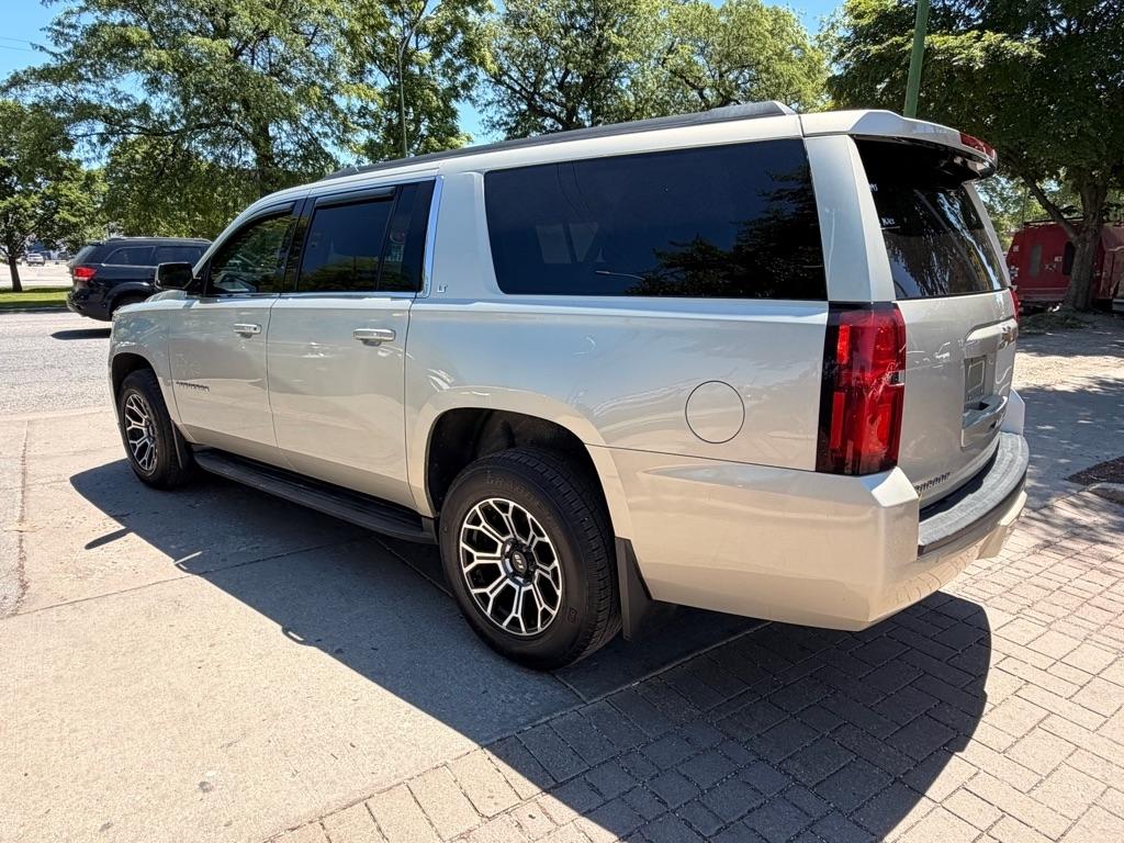 Chevrolet Suburban LT 4WD 2016