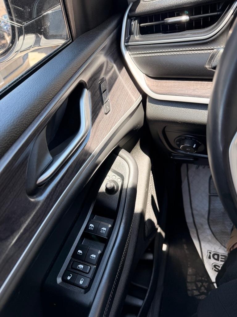 Jeep Grand Cherokee L Limited 4WD 2023