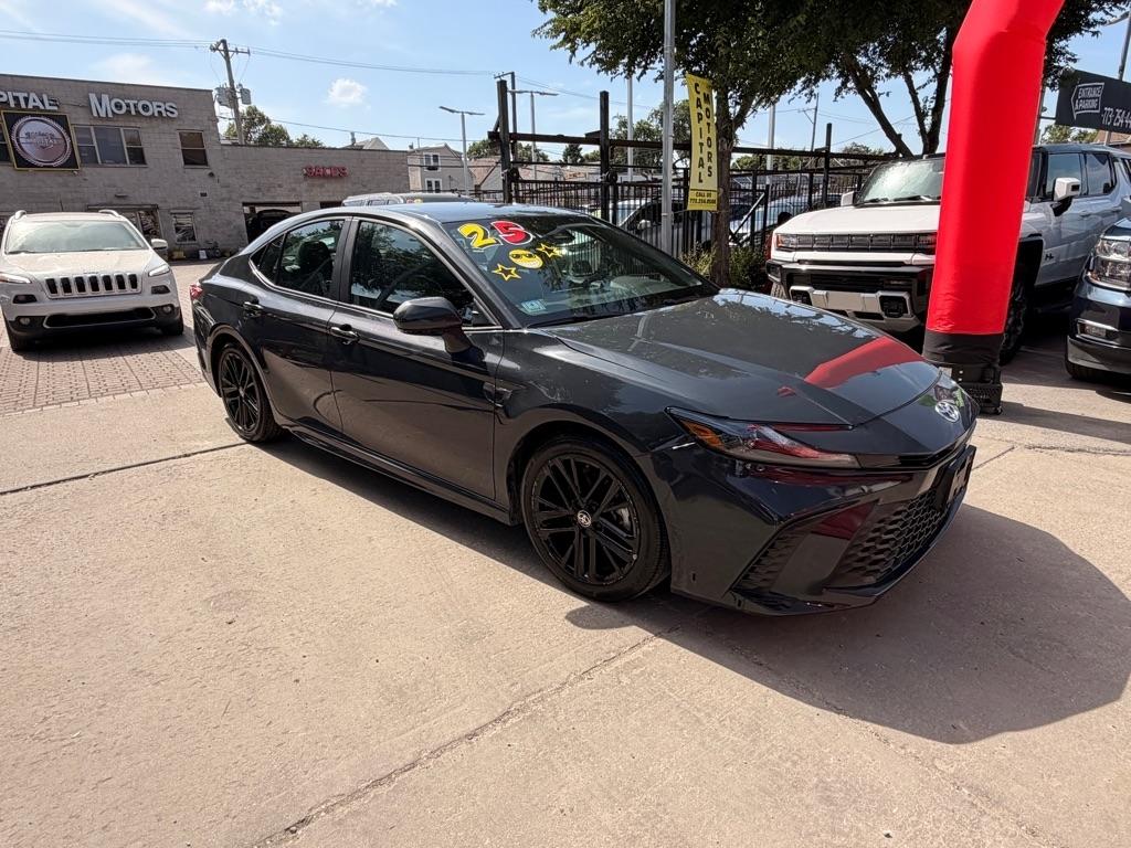 Toyota Camry Hybrid XLE 2025