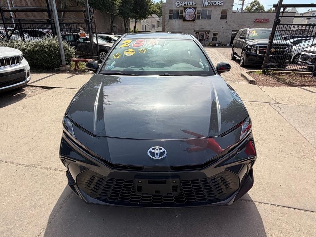 Toyota Camry Hybrid XLE 2025