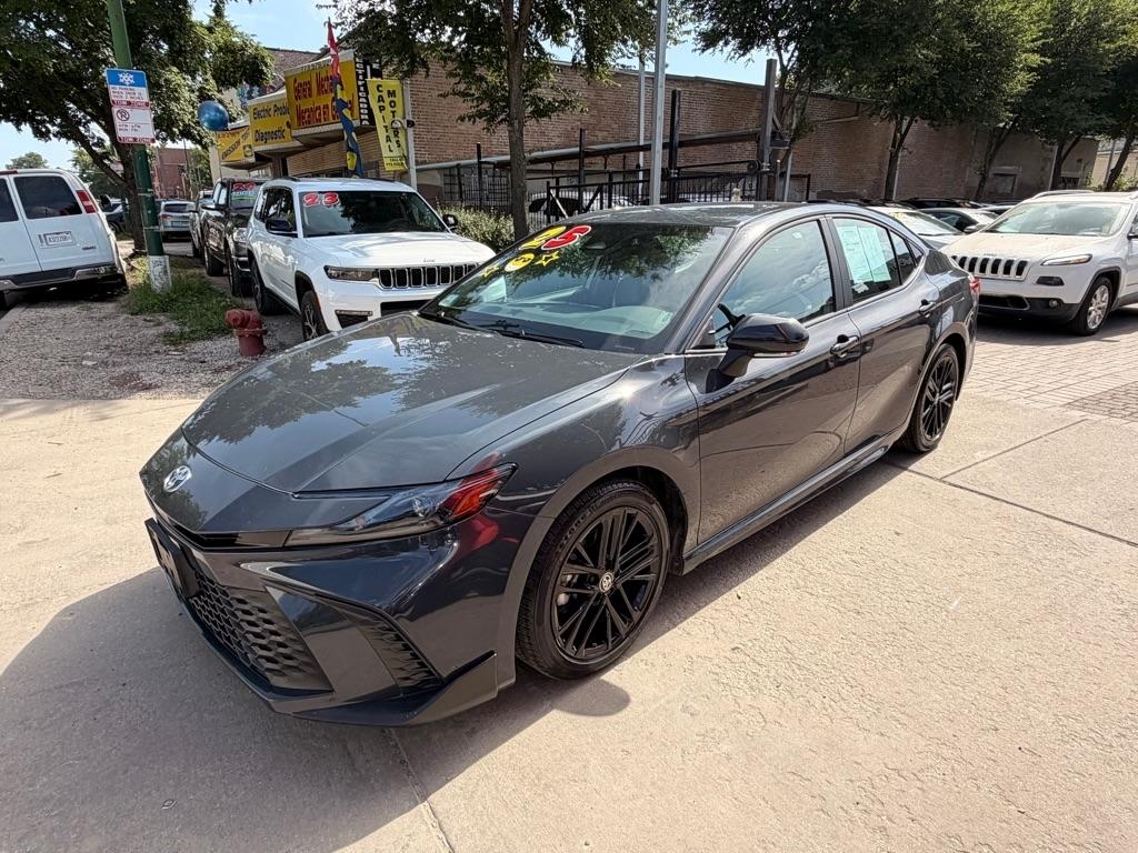 Toyota Camry Hybrid XLE 2025