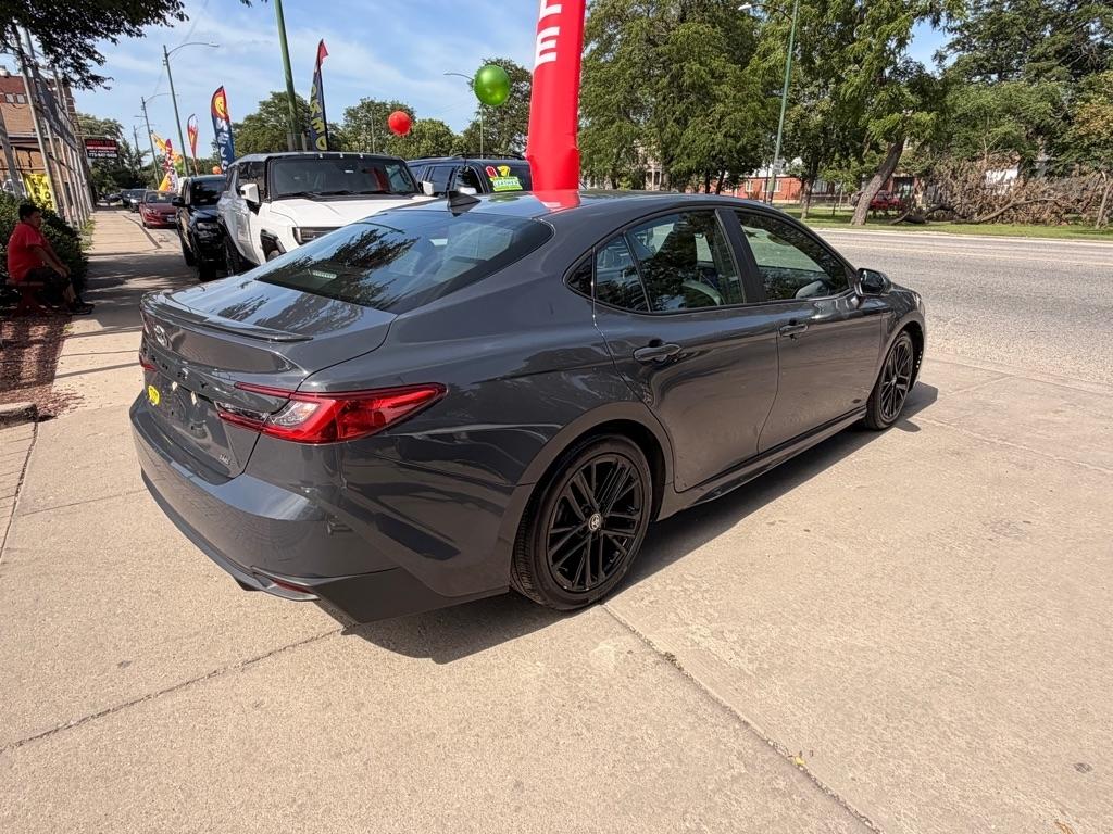 Toyota Camry Hybrid XLE 2025