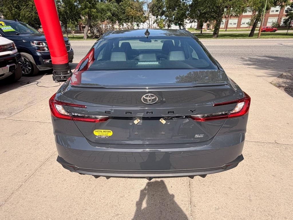 Toyota Camry Hybrid XLE 2025