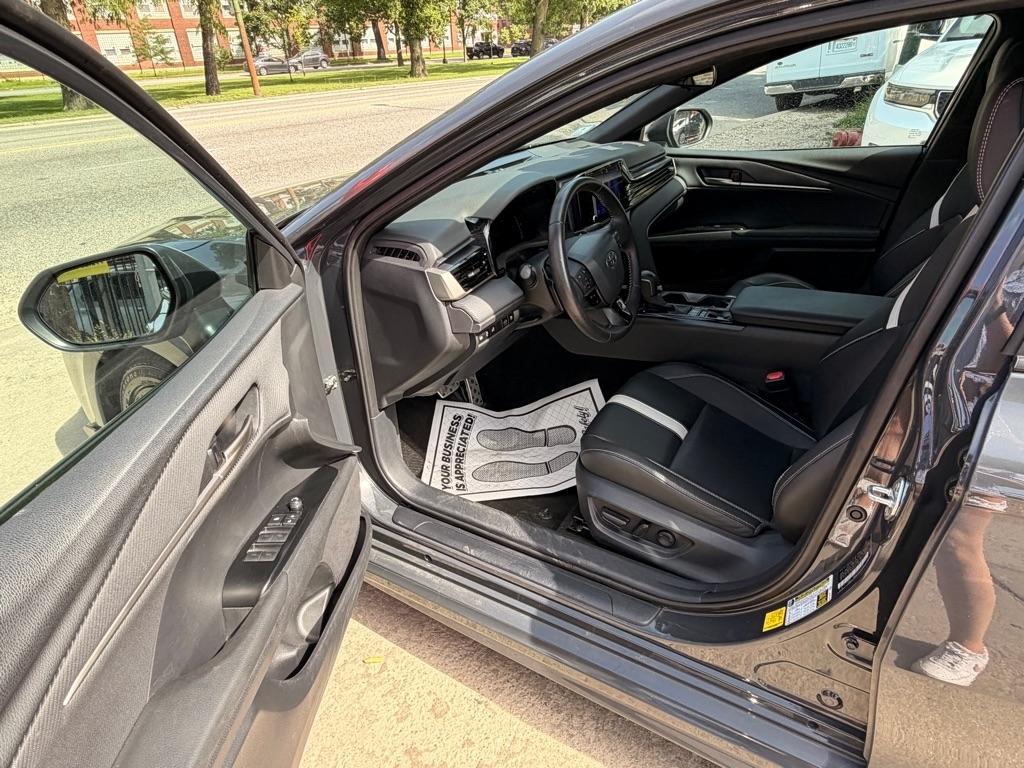 Toyota Camry Hybrid XLE 2025