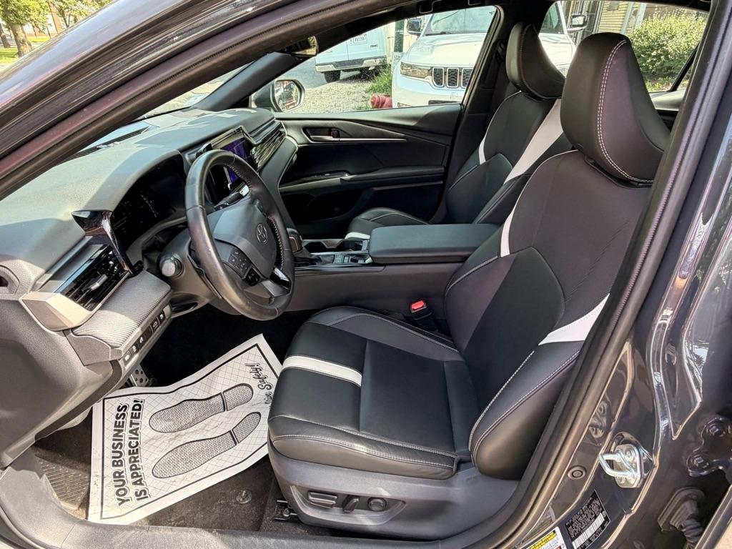 Toyota Camry Hybrid XLE 2025