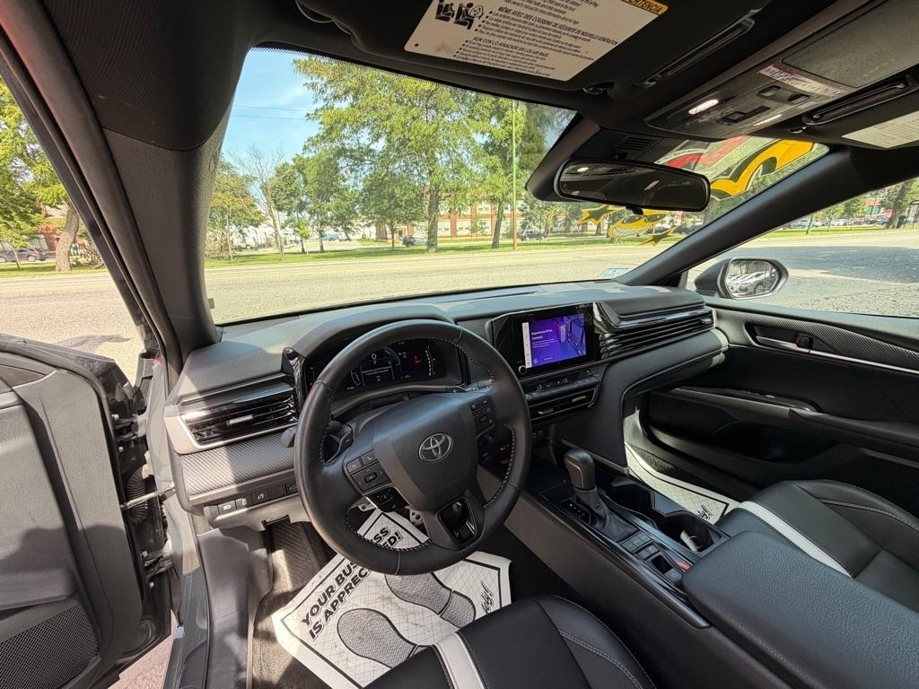 Toyota Camry Hybrid XLE 2025