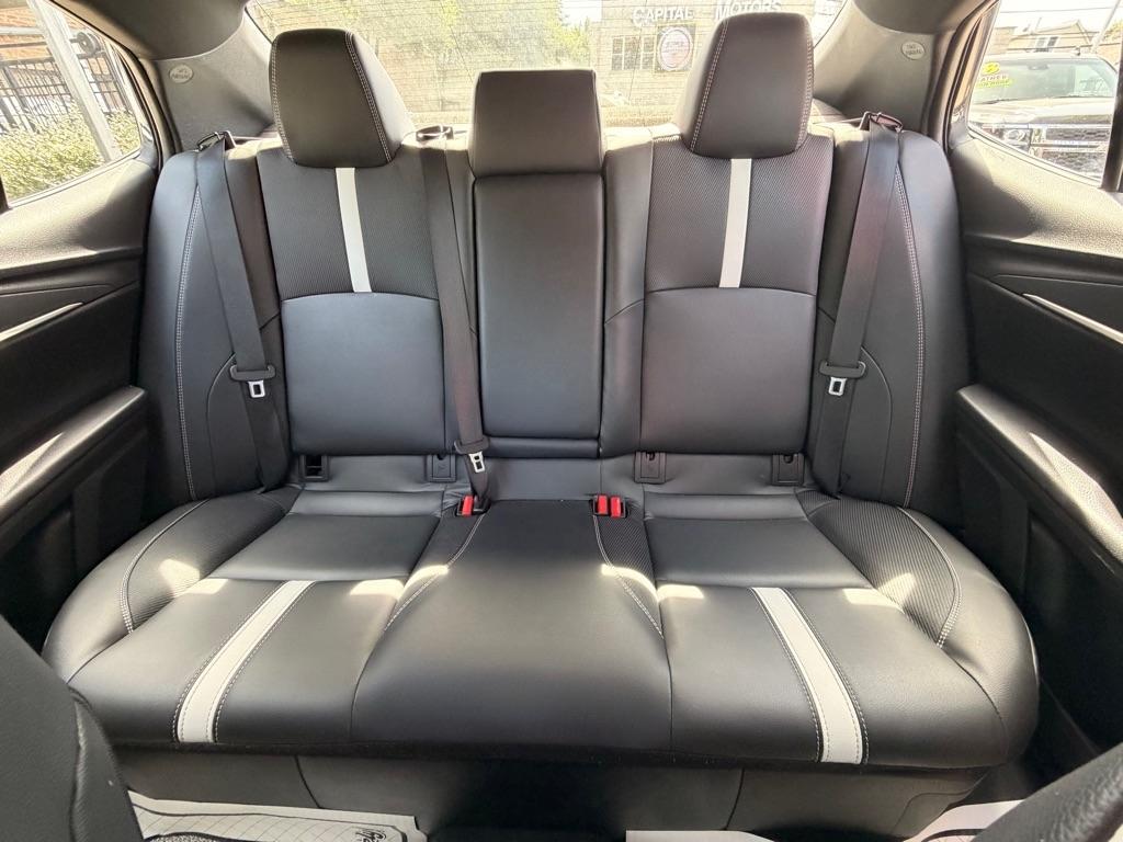 Toyota Camry Hybrid XLE 2025