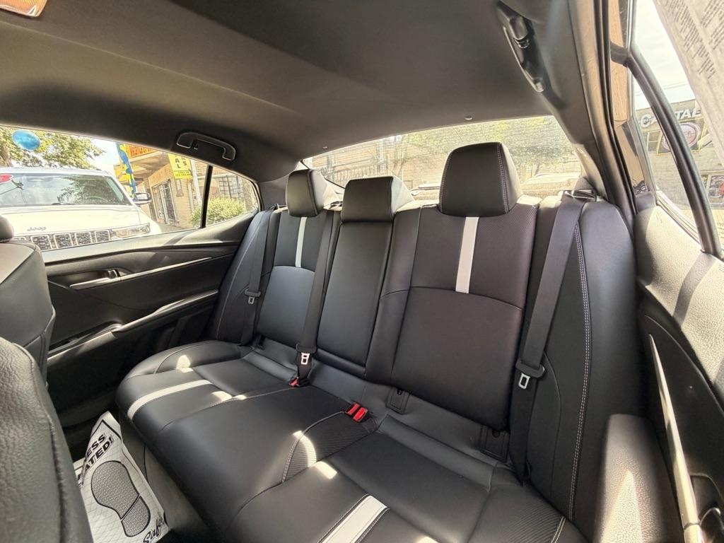 Toyota Camry Hybrid XLE 2025