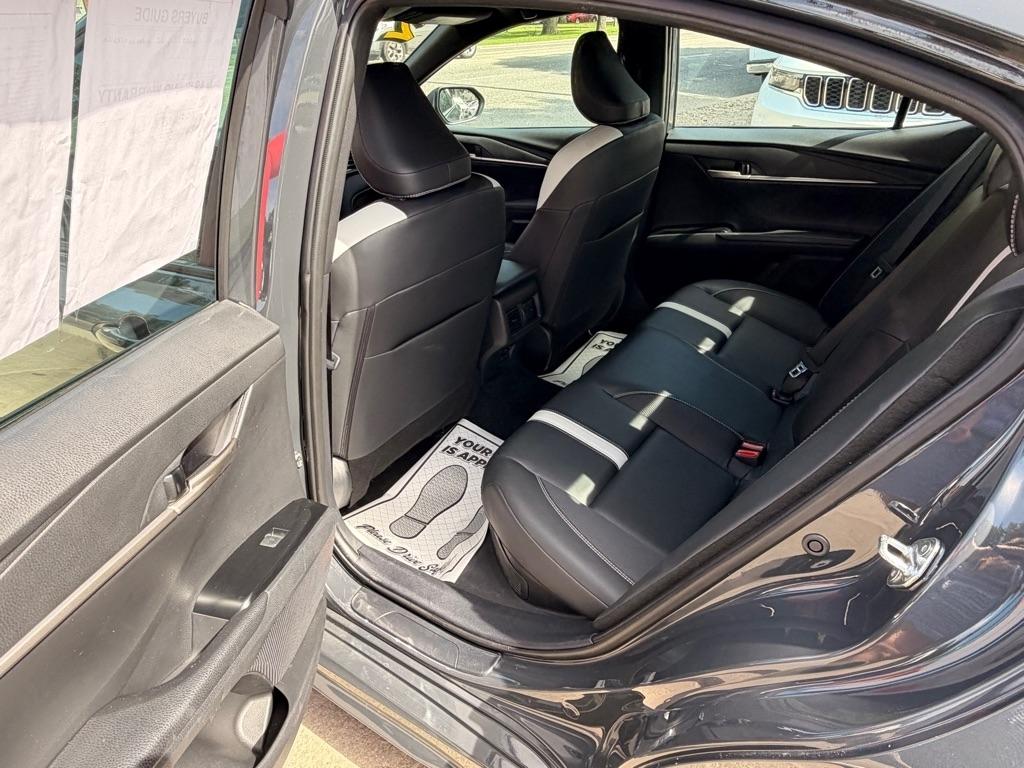 Toyota Camry Hybrid XLE 2025