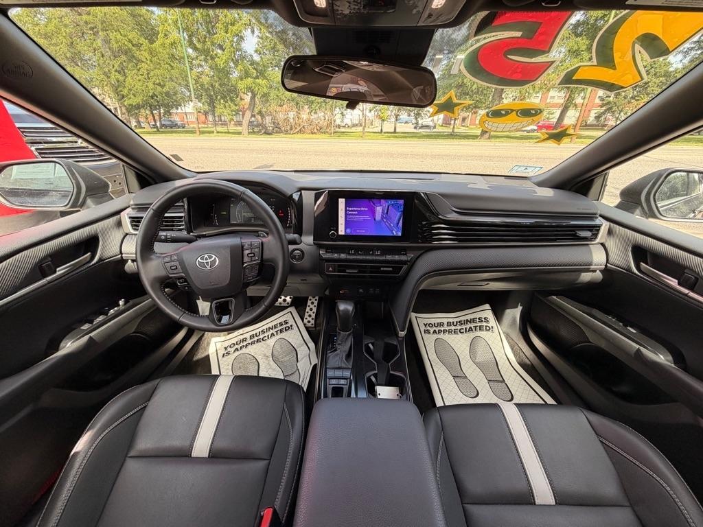 Toyota Camry Hybrid XLE 2025
