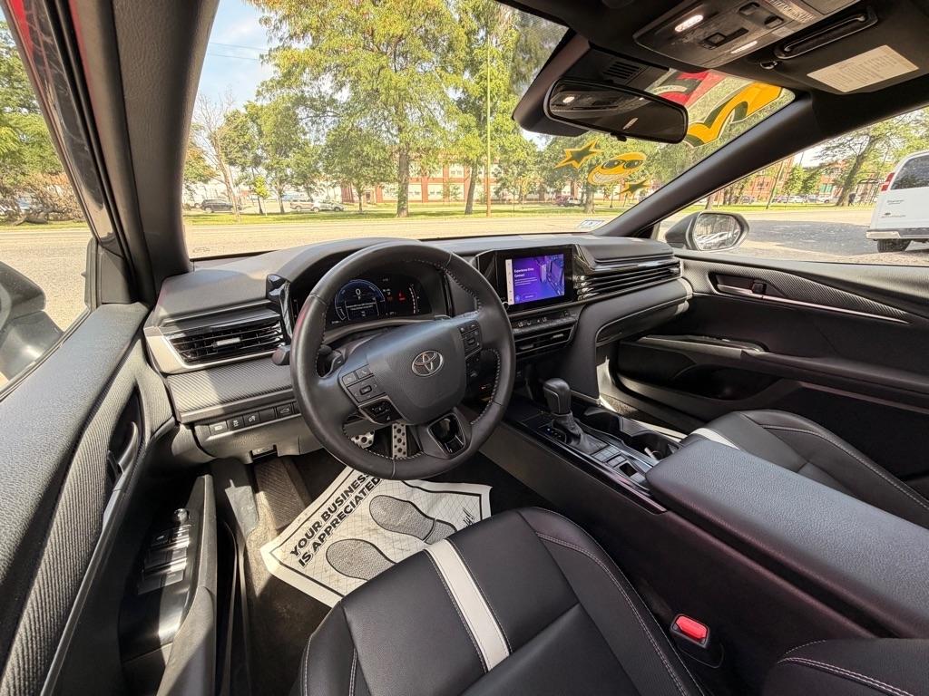 Toyota Camry Hybrid XLE 2025