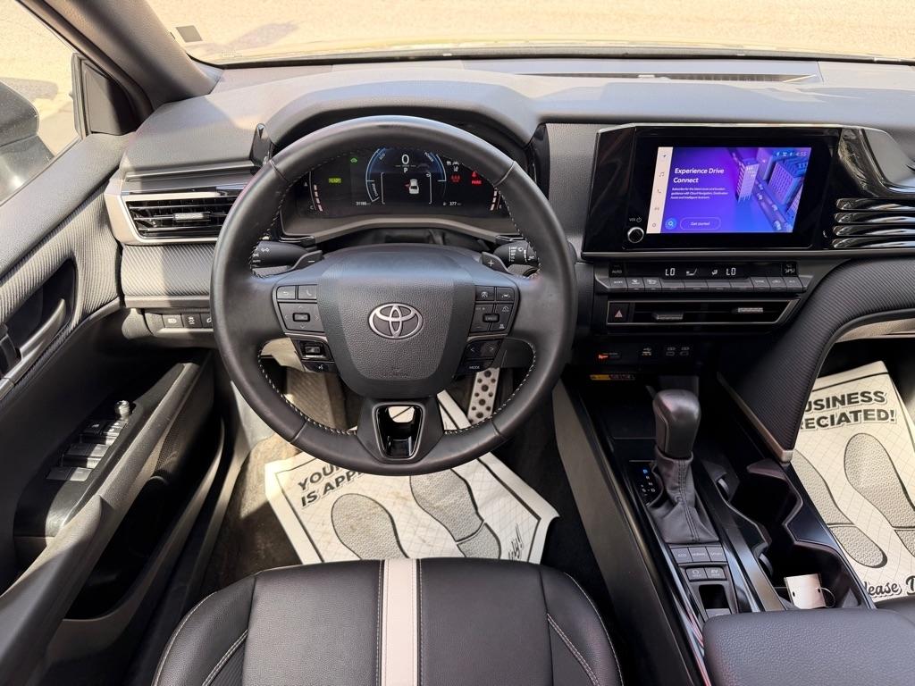 Toyota Camry Hybrid XLE 2025