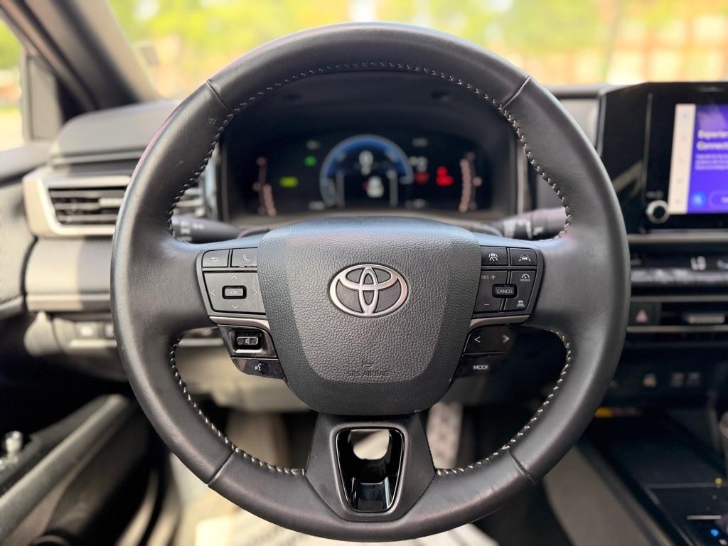 Toyota Camry Hybrid XLE 2025