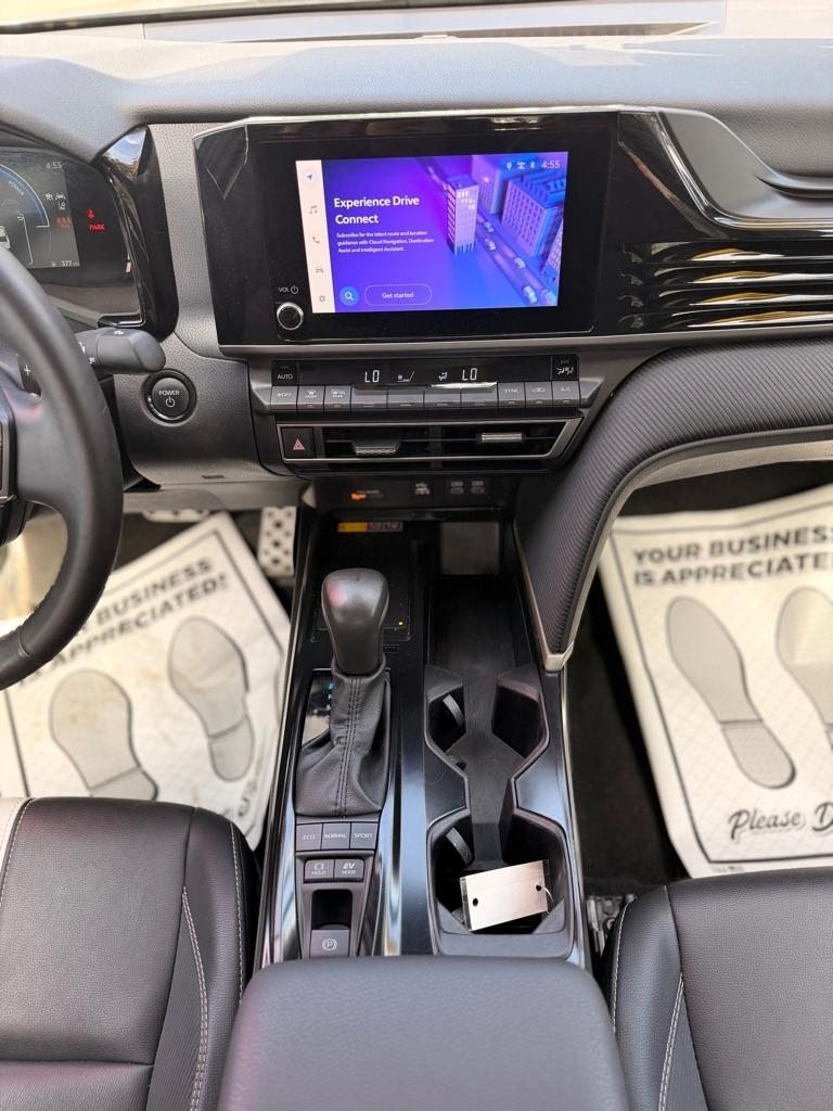 Toyota Camry Hybrid XLE 2025