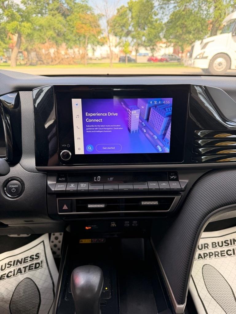 Toyota Camry Hybrid XLE 2025