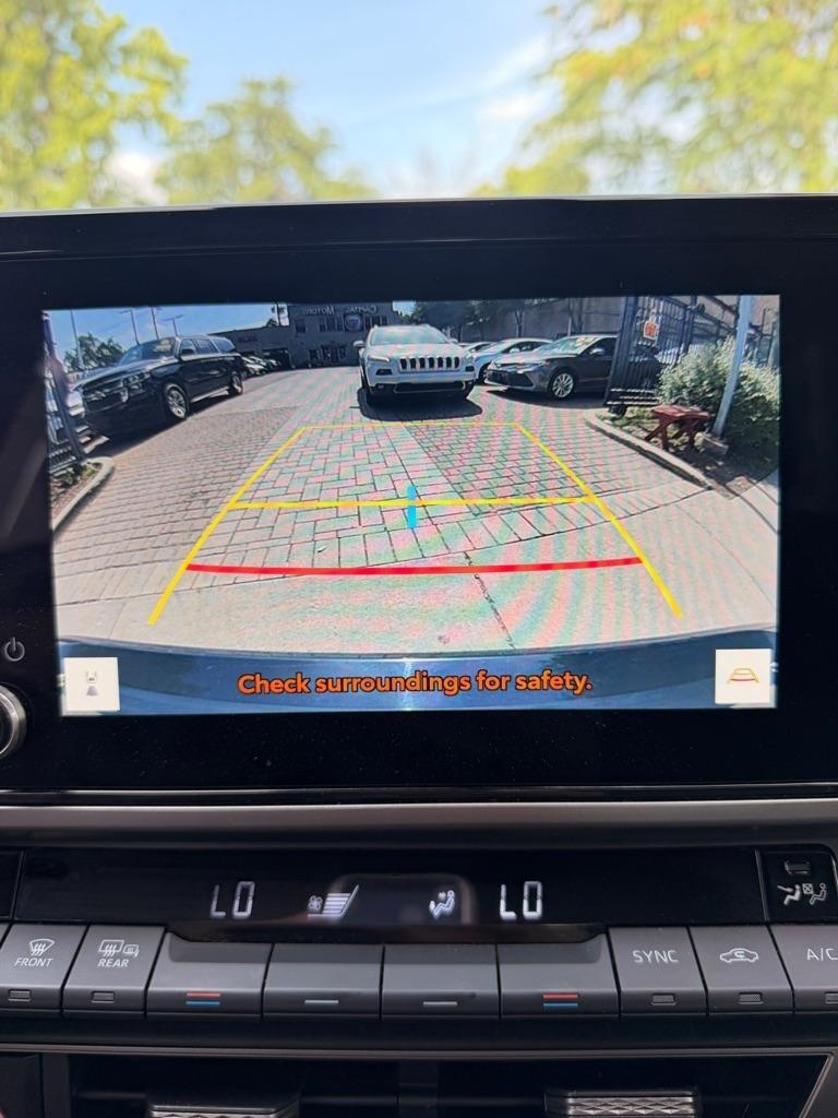 Toyota Camry Hybrid XLE 2025