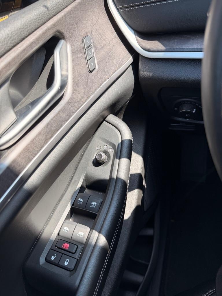 Jeep Grand Cherokee L Limited 4WD 2024