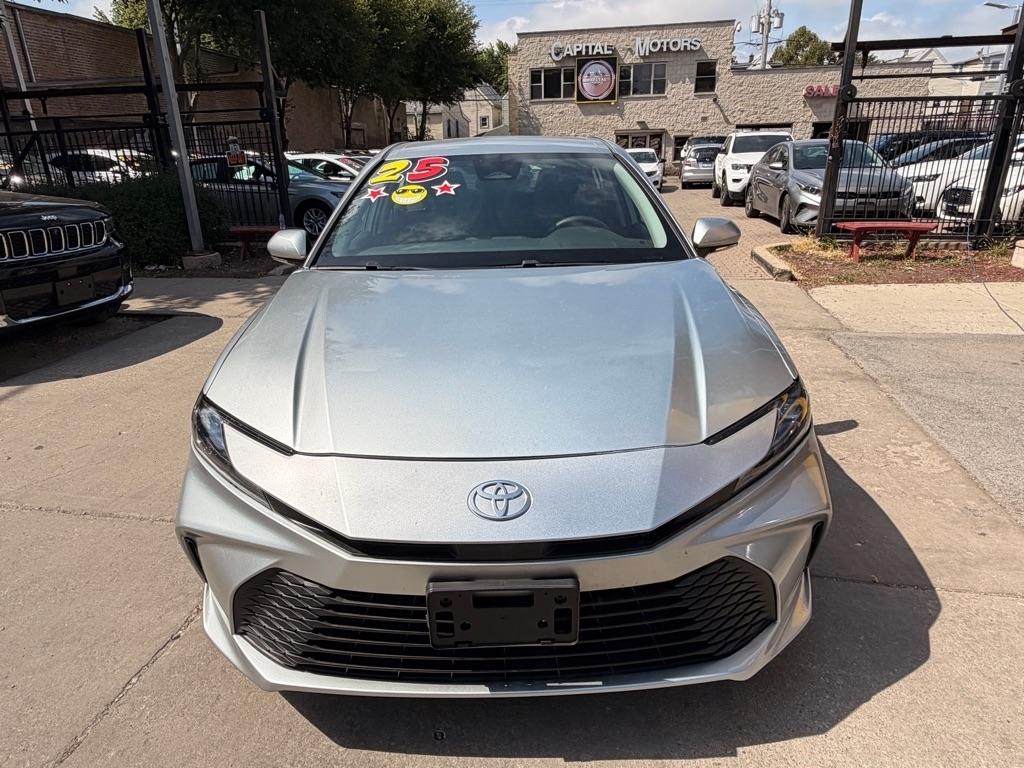 Toyota Camry Hybrid XLE 2025