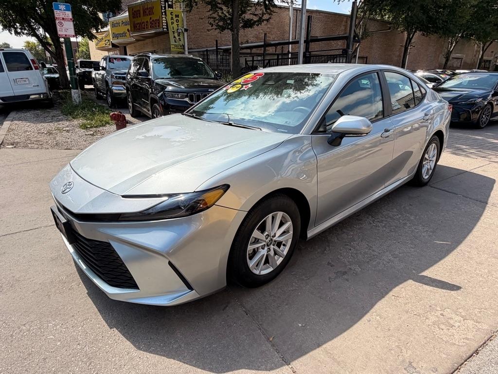 Toyota Camry Hybrid XLE 2025