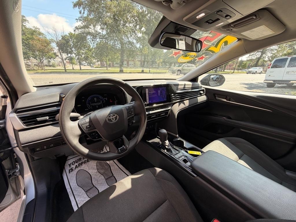Toyota Camry Hybrid XLE 2025