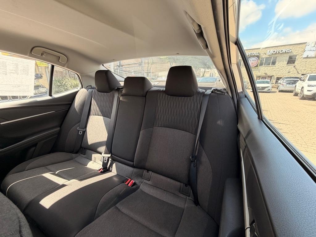 Toyota Camry Hybrid XLE 2025