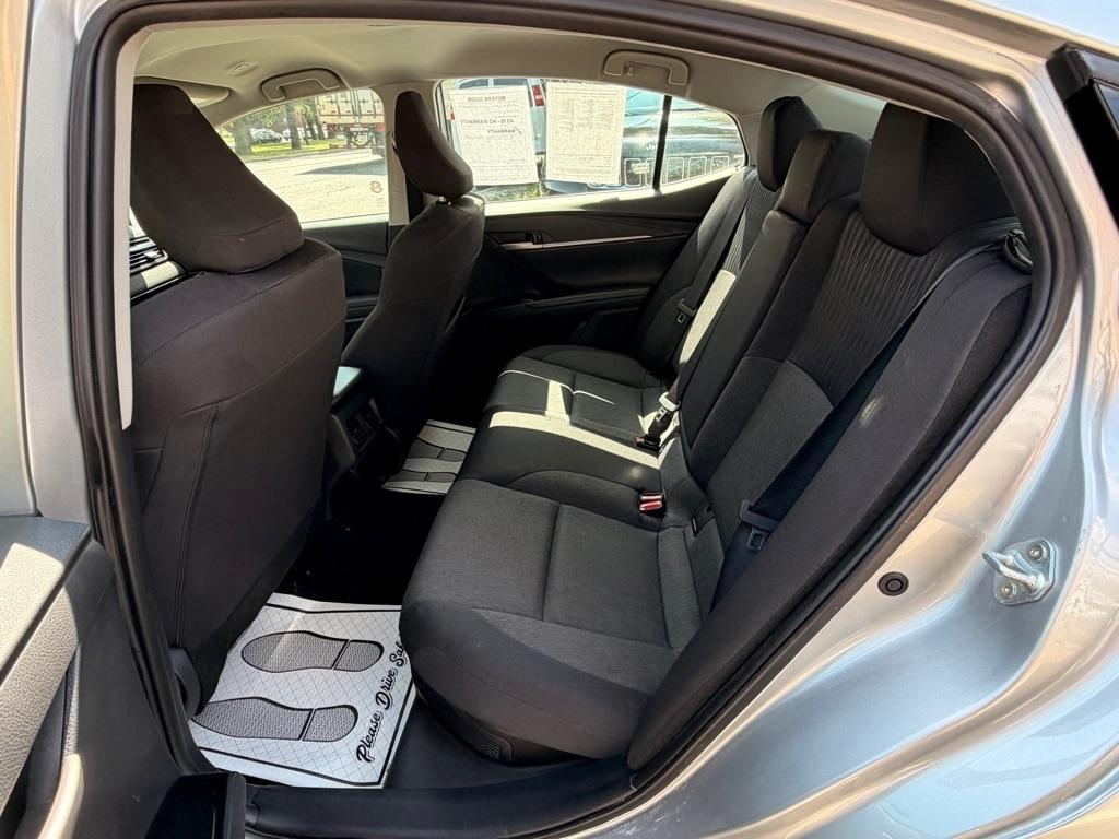 Toyota Camry Hybrid XLE 2025