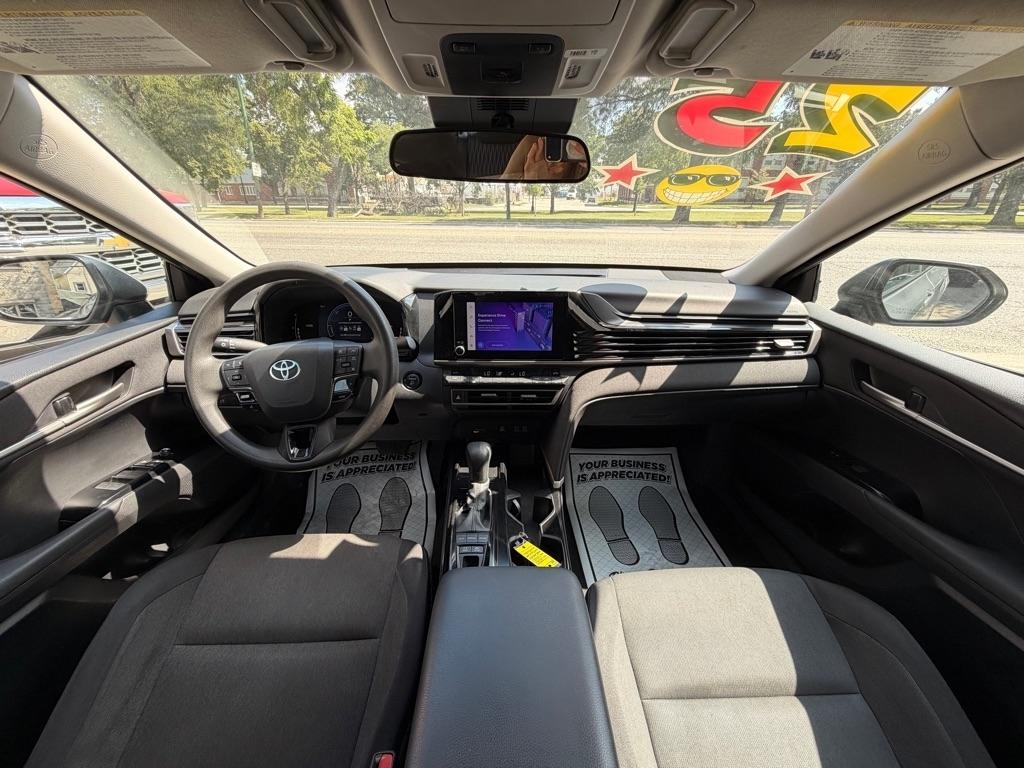 Toyota Camry Hybrid XLE 2025