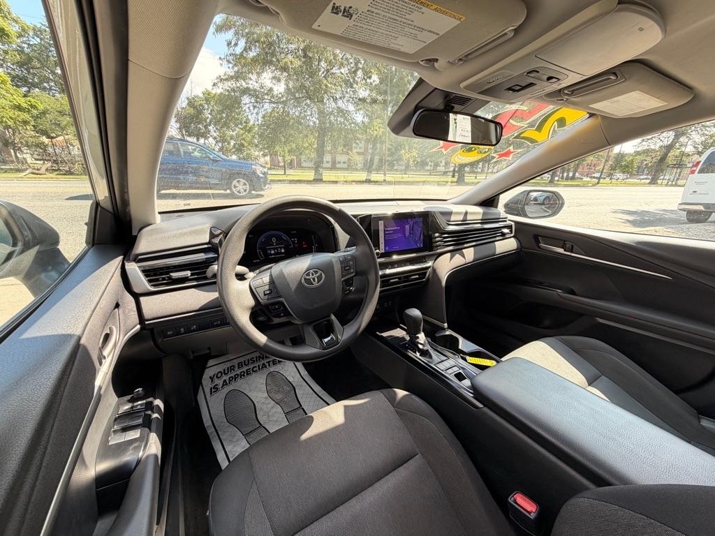 Toyota Camry Hybrid XLE 2025