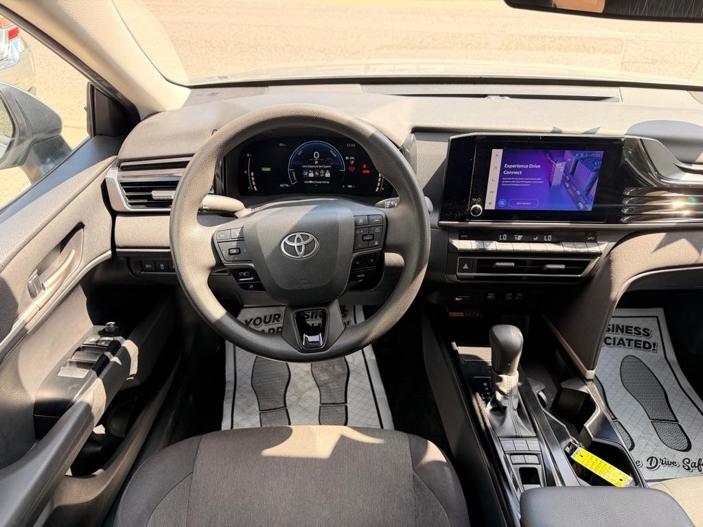 Toyota Camry Hybrid XLE 2025