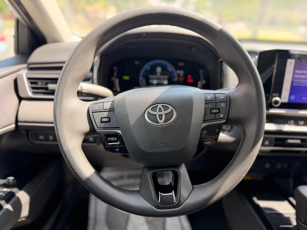 Toyota Camry Hybrid XLE 2025