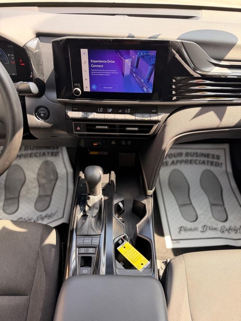 Toyota Camry Hybrid XLE 2025