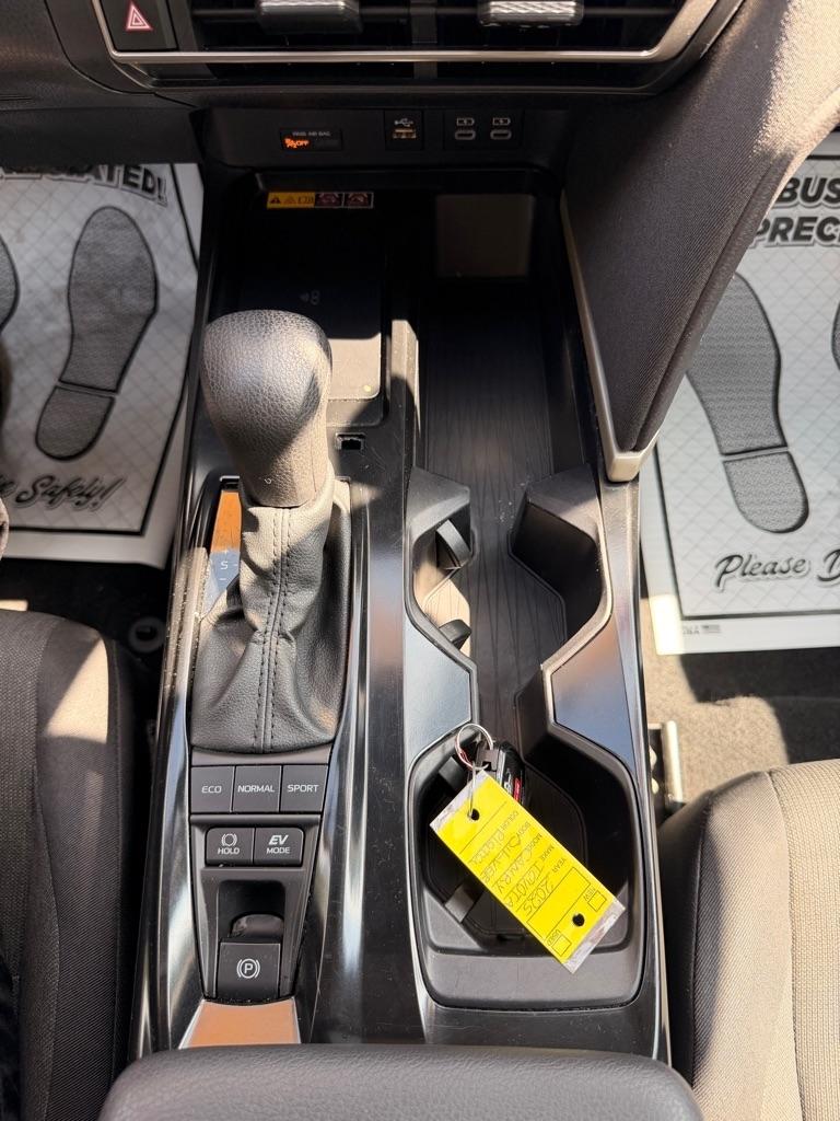 Toyota Camry Hybrid XLE 2025