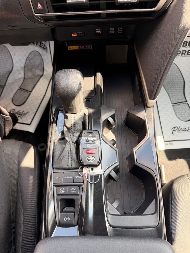 Toyota Camry Hybrid XLE 2025