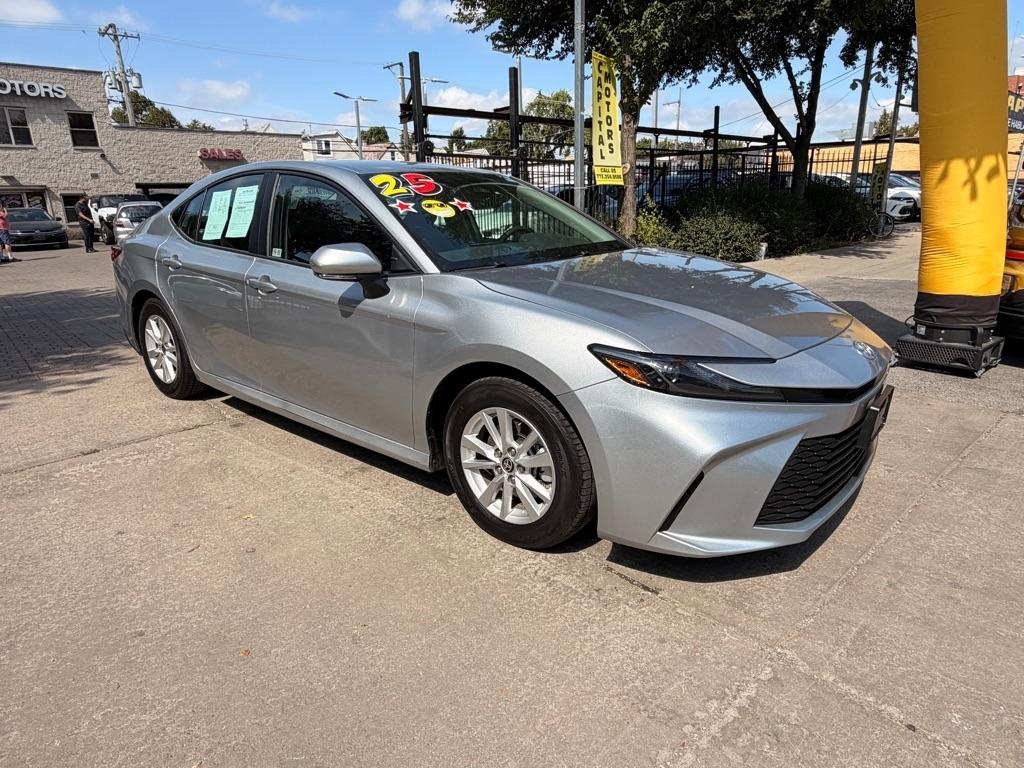 2025 Toyota Camry Hybrid XLE