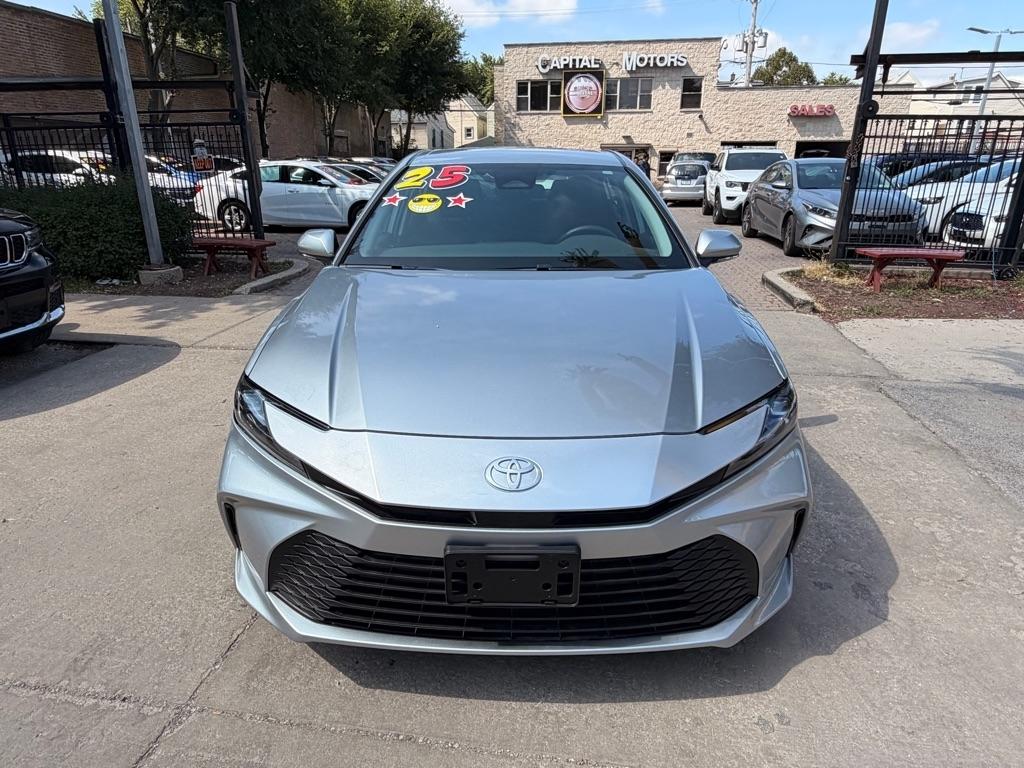 Toyota Camry Hybrid XLE 2025