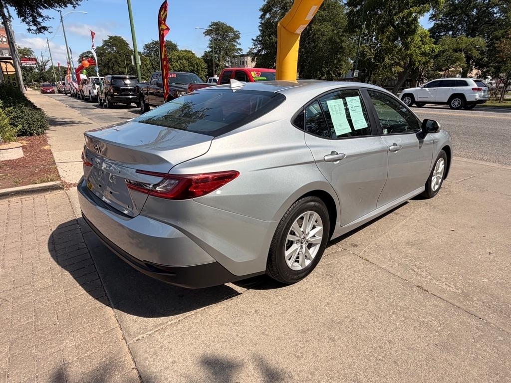 Toyota Camry Hybrid XLE 2025