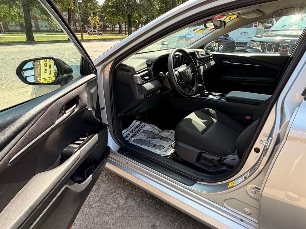Toyota Camry Hybrid XLE 2025