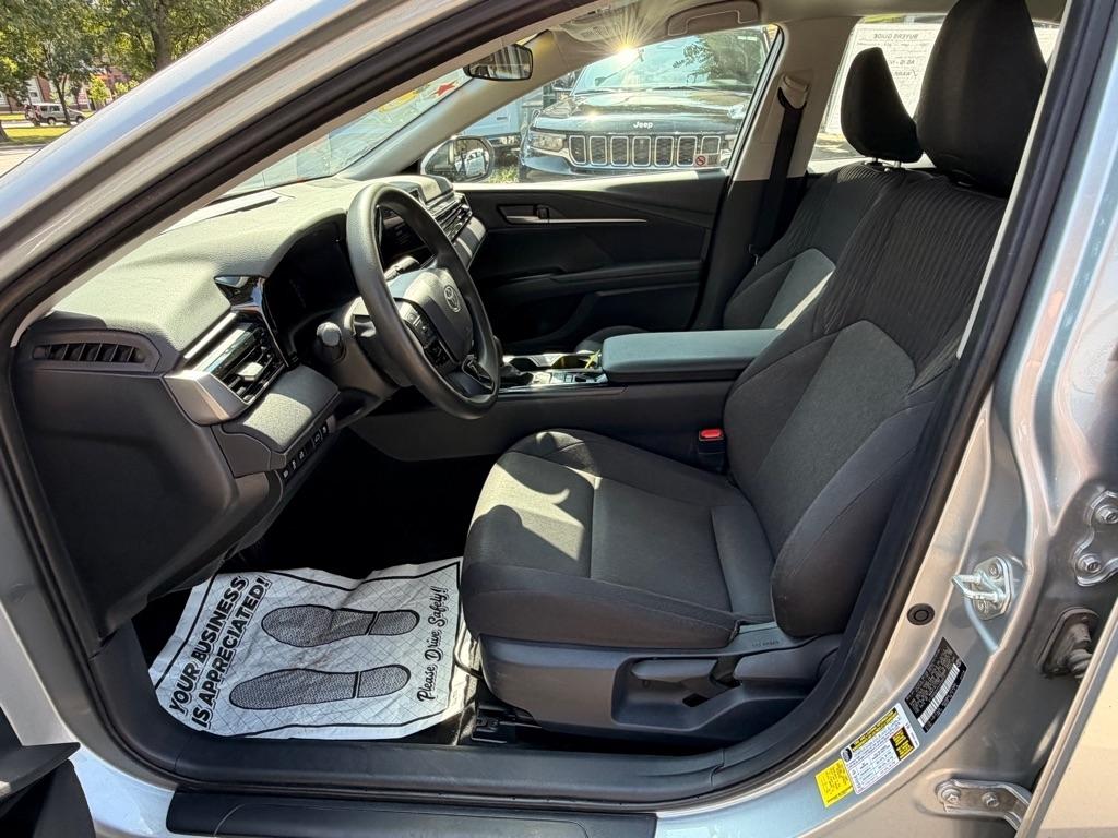 Toyota Camry Hybrid XLE 2025