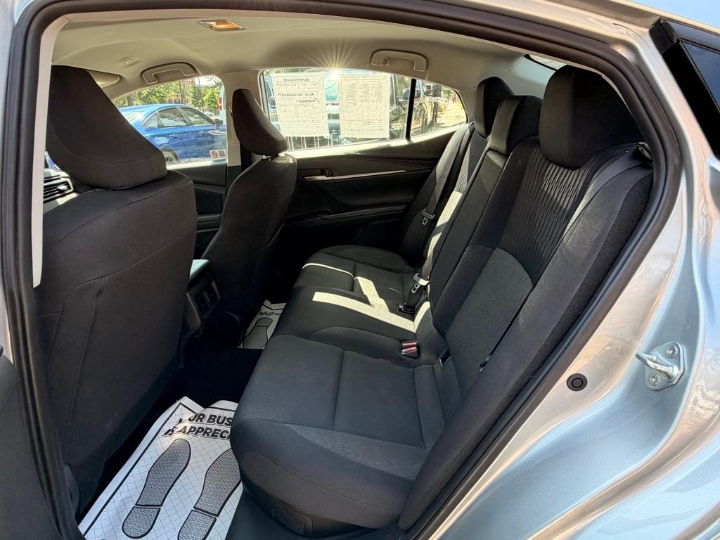 Toyota Camry Hybrid XLE 2025