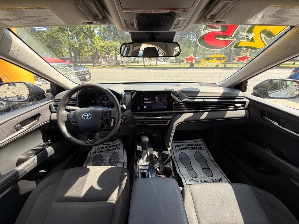 Toyota Camry Hybrid XLE 2025