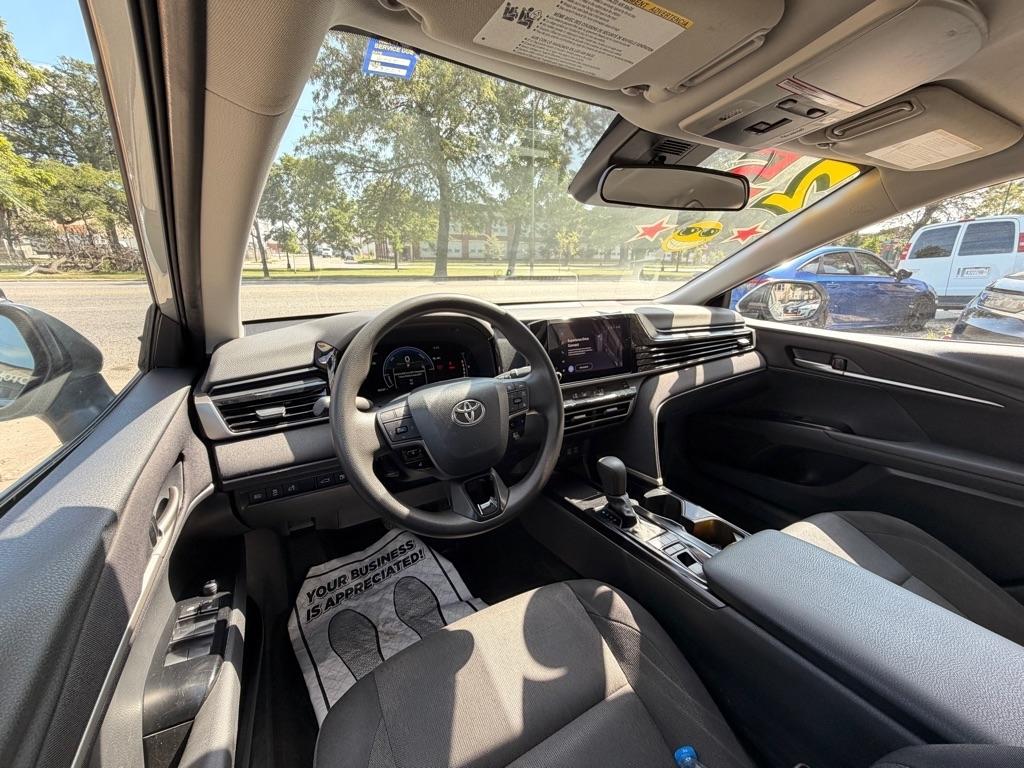 Toyota Camry Hybrid XLE 2025