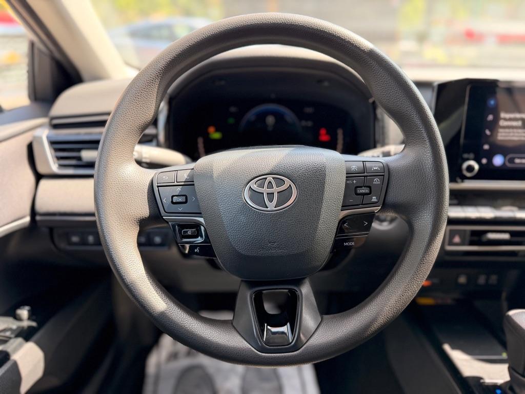 Toyota Camry Hybrid XLE 2025