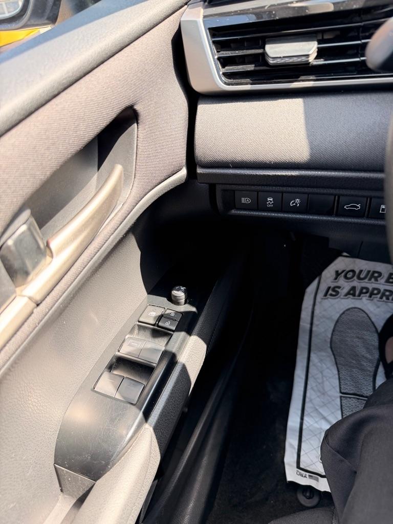 Toyota Camry Hybrid XLE 2025