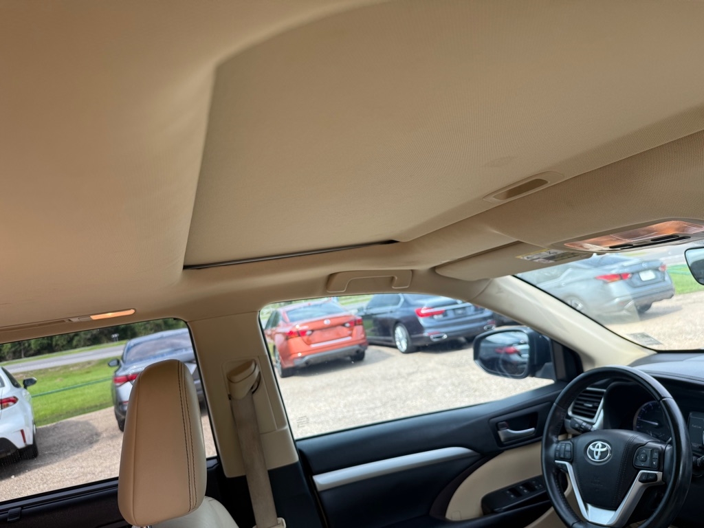 Toyota Highlander XLE FWD V6 2019