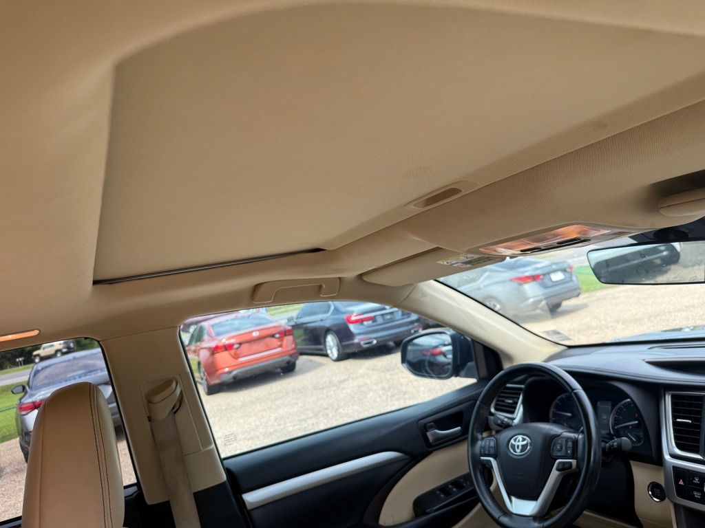 Toyota Highlander XLE FWD V6 2019