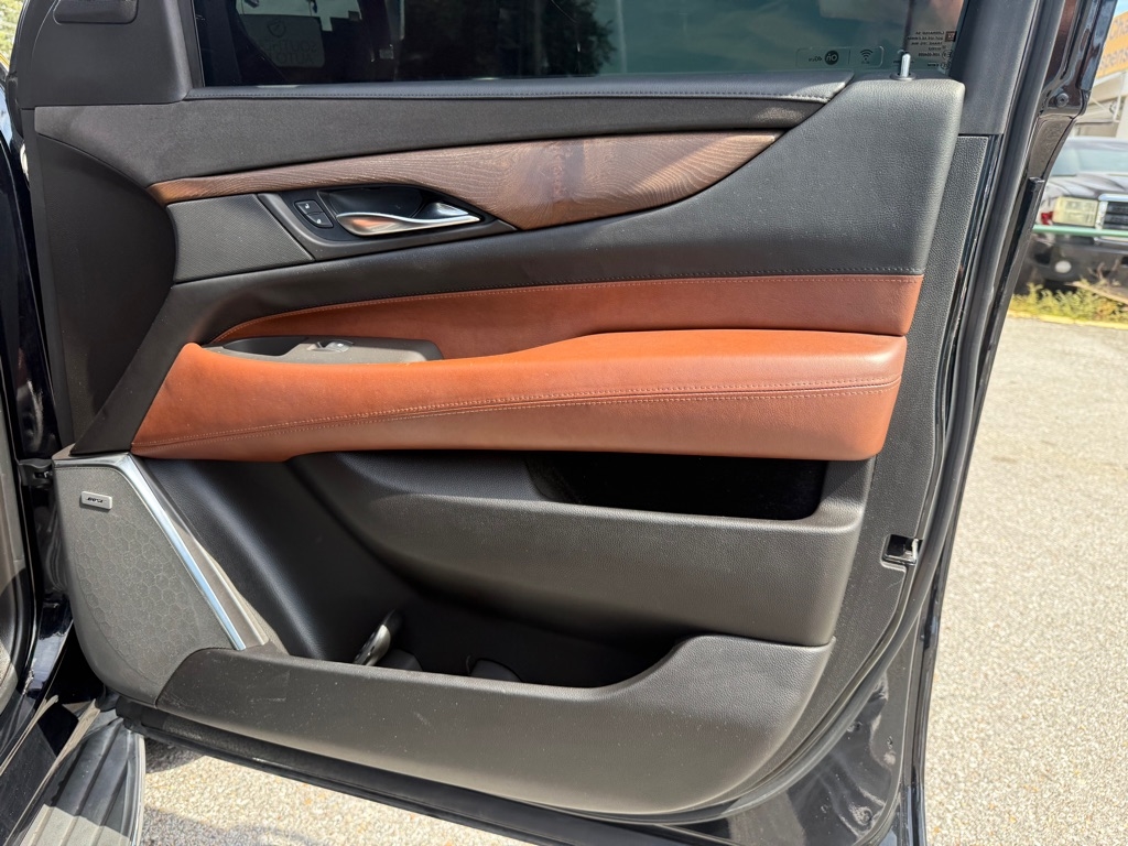 Cadillac Escalade 2WD 4dr Luxury Collection 2016